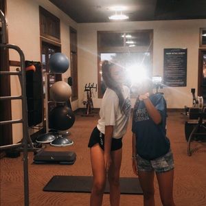 Meet your Posher, Abigail